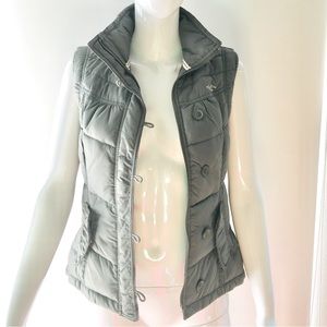 Hollister grey quilted zippered collared down puffer vest. Size Medium. NWOT.